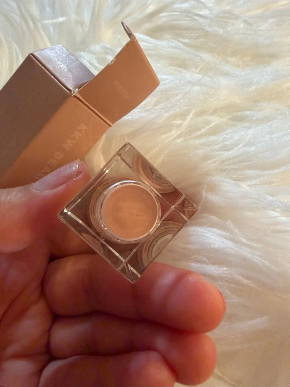 KKW Beauty loose eye shadow color: iridescent